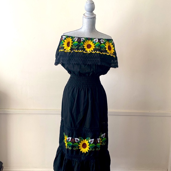 BEAUTIFUL🌻SUNFLOWERS🖤BLACK MEXICAN EMBROIDERED OFF SHOULDER MIDI DRESS 🌟NEW🌟 - Picture 5 of 16